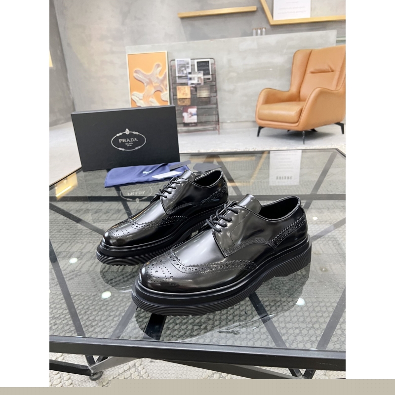 Pra*a leather shoes